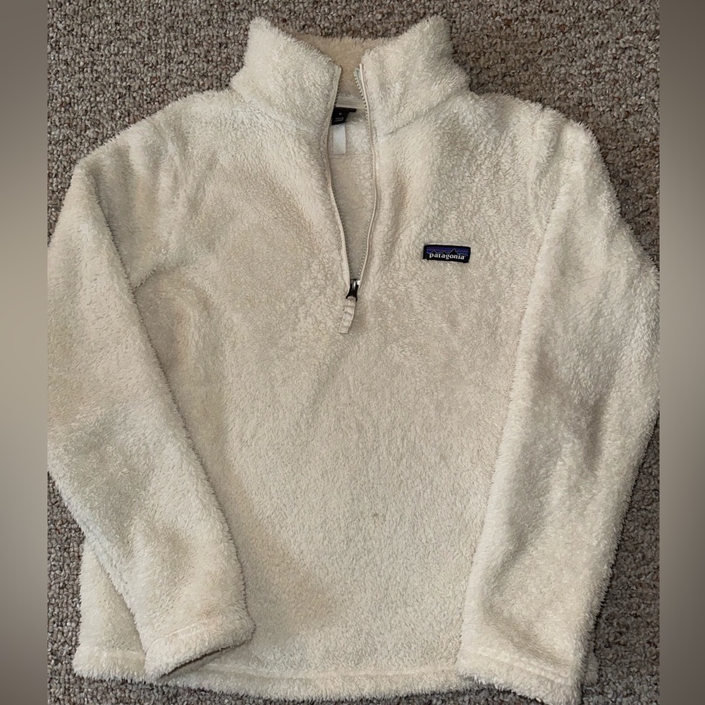 WHITE FUZZY PATAGONIA QUARTER ZIP NO STAINS SIZE MEDIUM